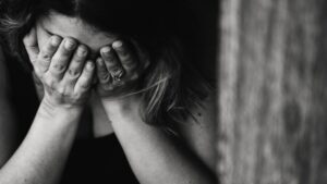 Um Deus que deixa acontecer o mal e a dor? 